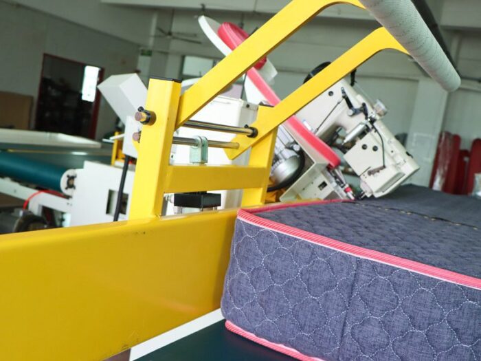 Автоматический станок для прошивки матрасов