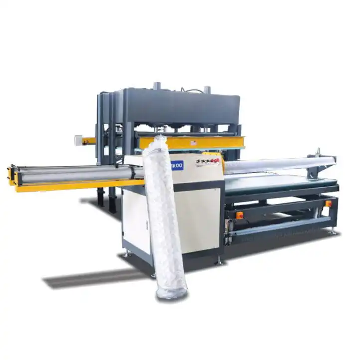 Машина для упаковки диванов