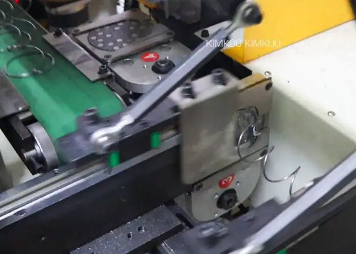 Magnetic spring steering Mechanism